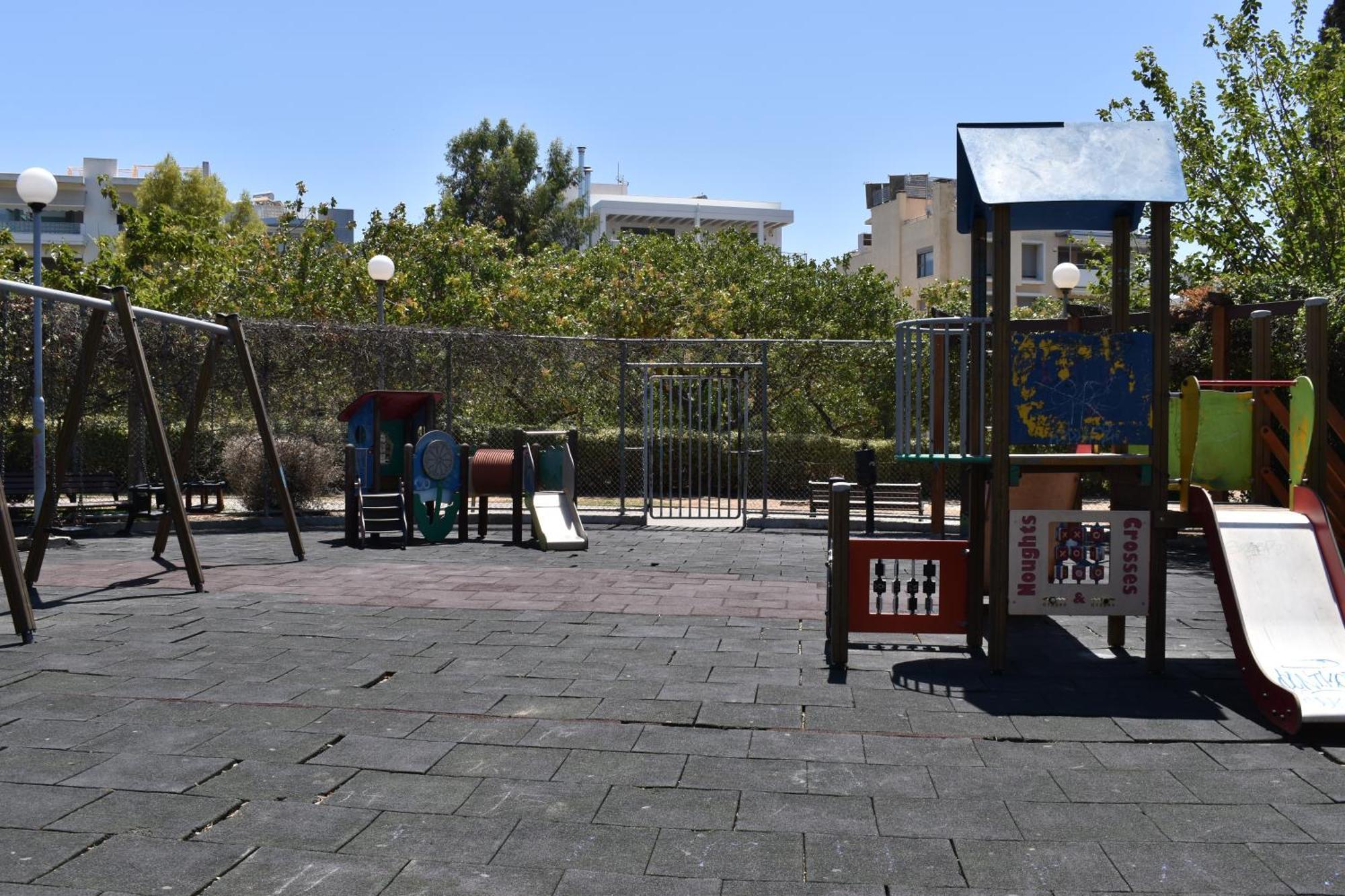 Marousi Escape - 5 Mins Walking Away From Train - Metro Villa Atina
