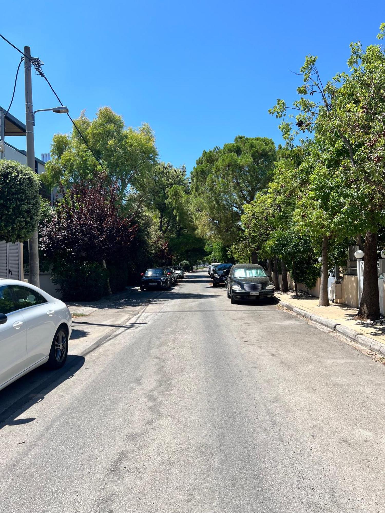 Marousi Escape - 5 Mins Walking Away From Train - Metro Villa *