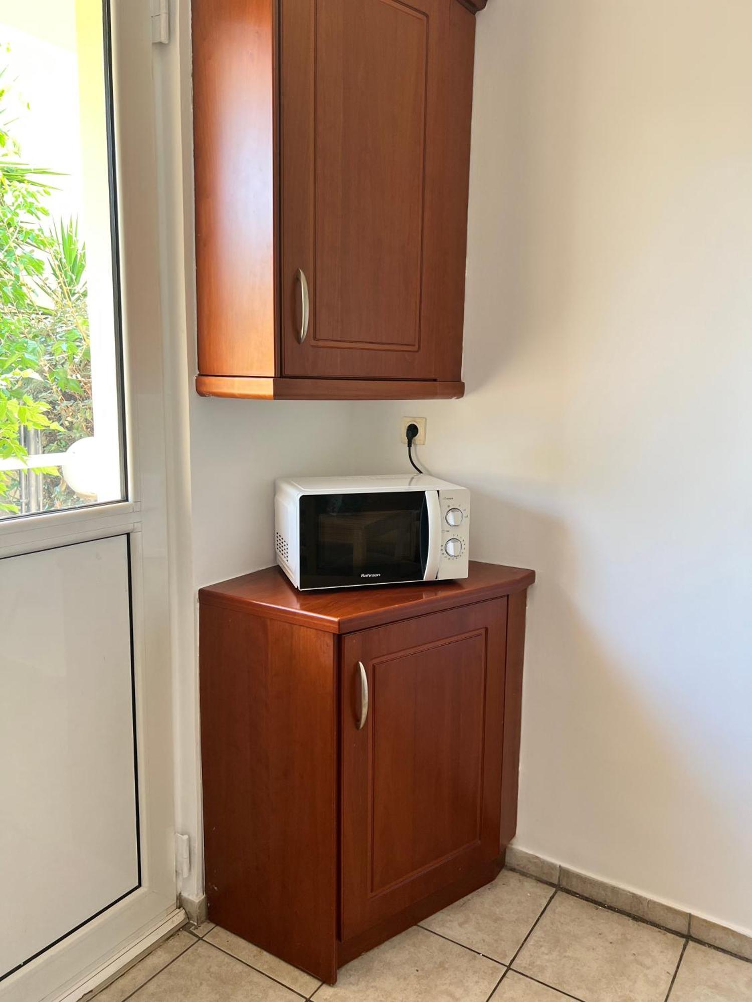 Villa Marousi Escape - 5 Mins Walking Away From Train - Metro