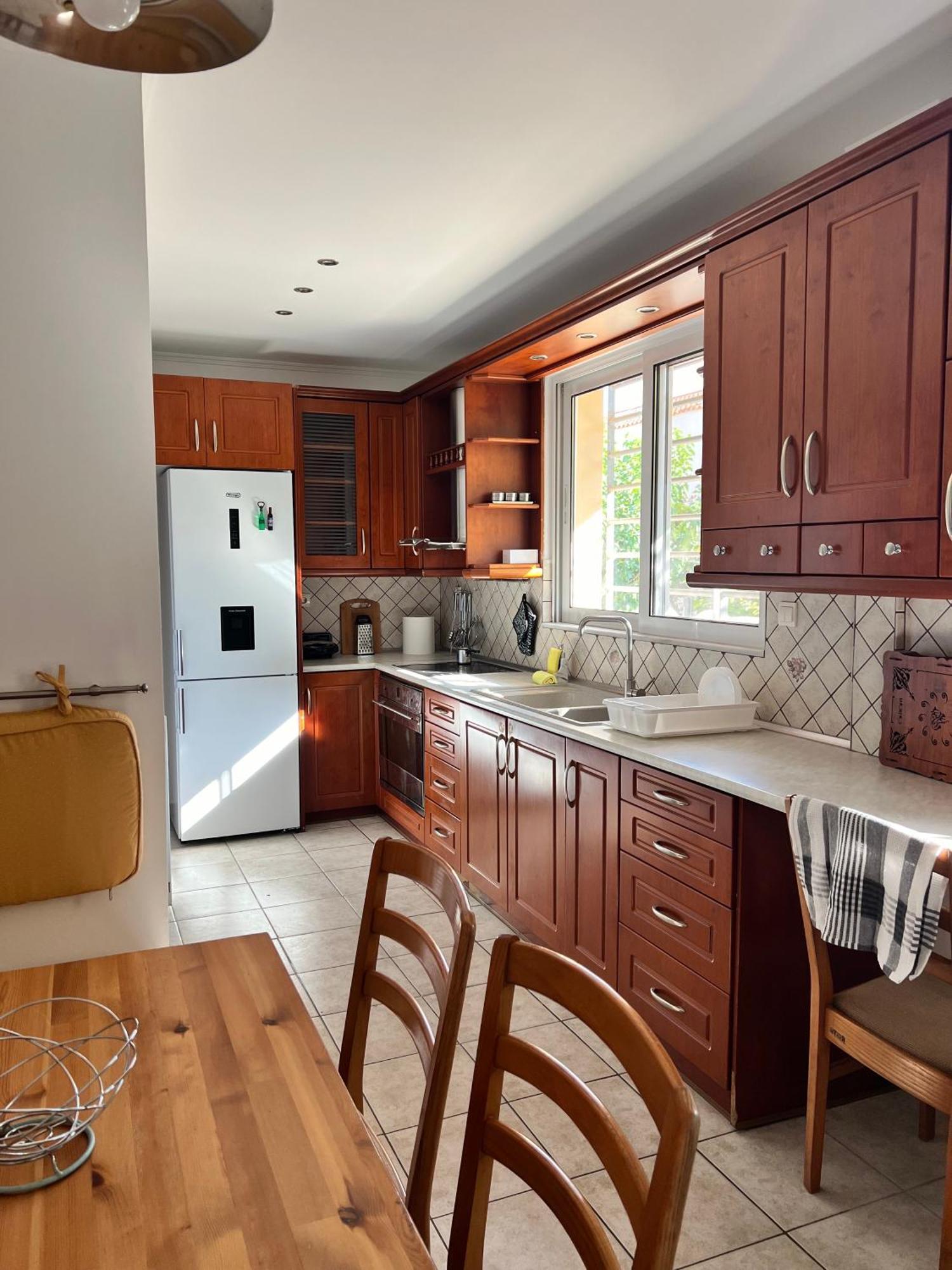 Villa Marousi Escape - 5 Mins Walking Away From Train - Metro