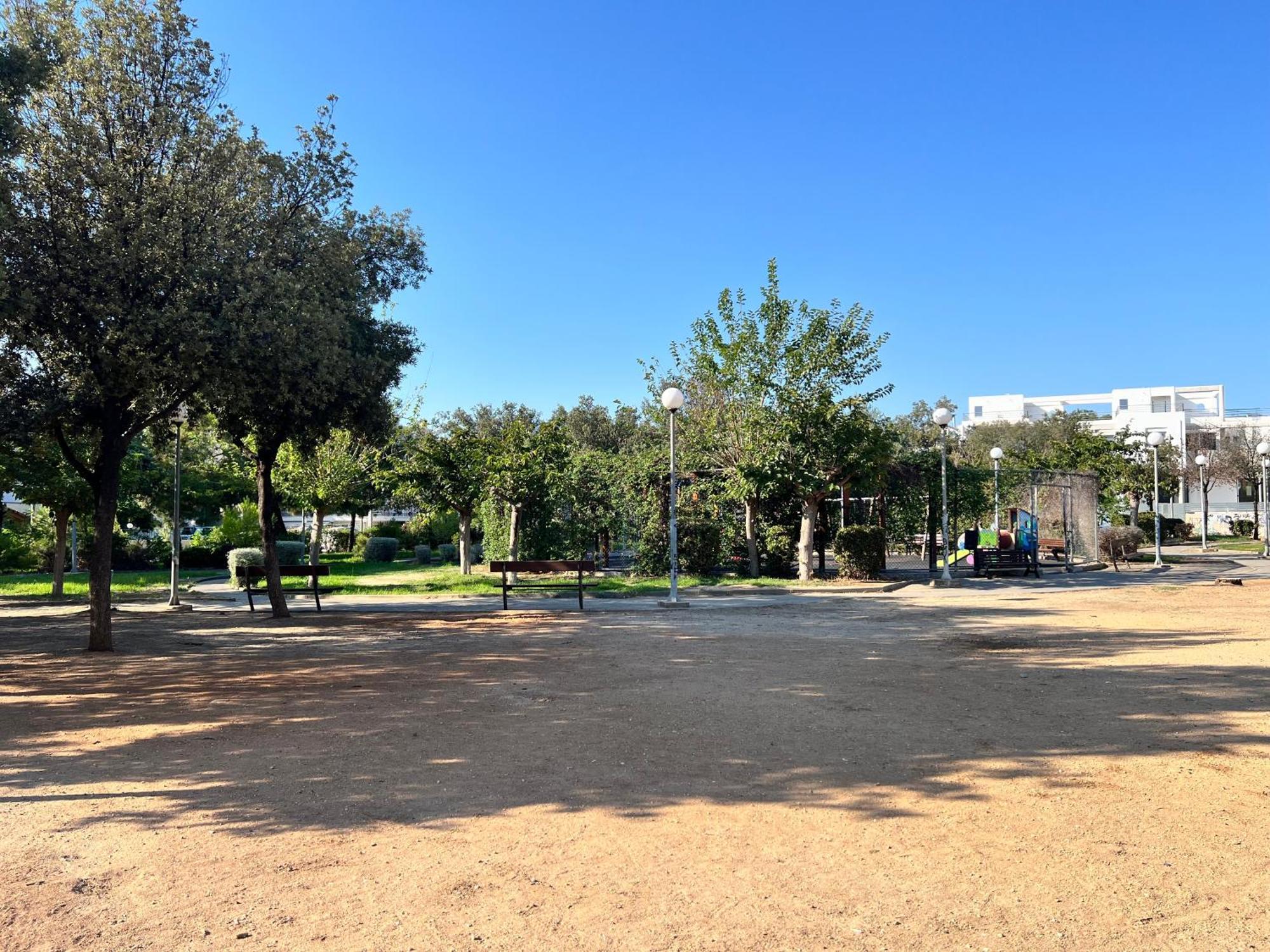 Villa Marousi Escape - 5 Mins Walking Away From Train - Metro Atina