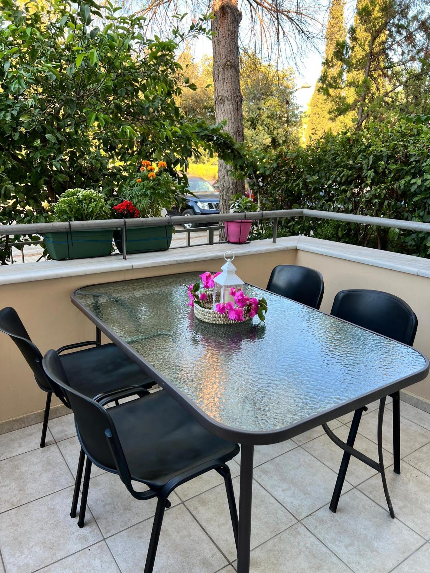 Villa Marousi Escape - 5 Mins Walking Away From Train - Metro Atina