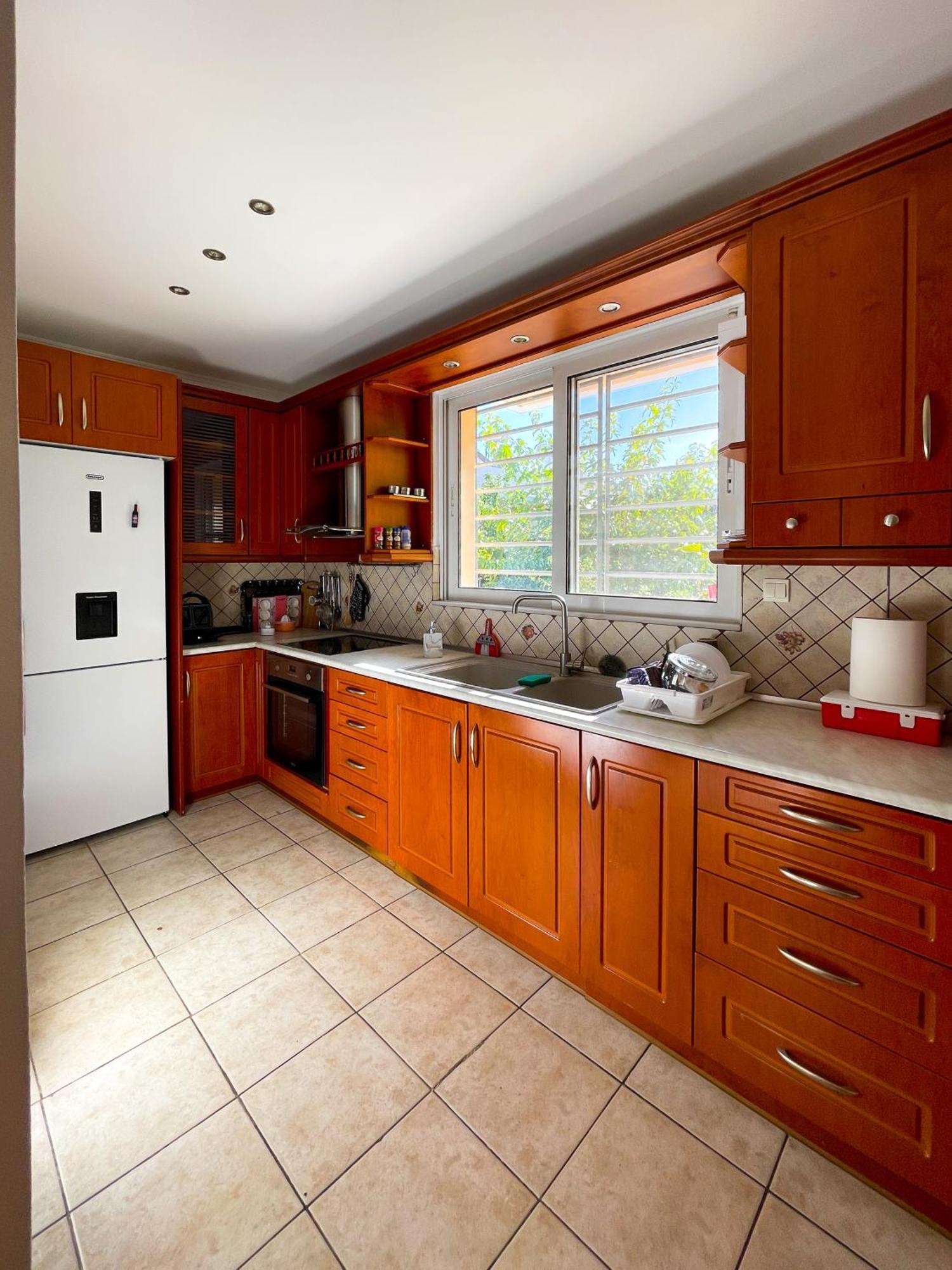 Marousi Escape - 5 Mins Walking Away From Train - Metro Villa *
