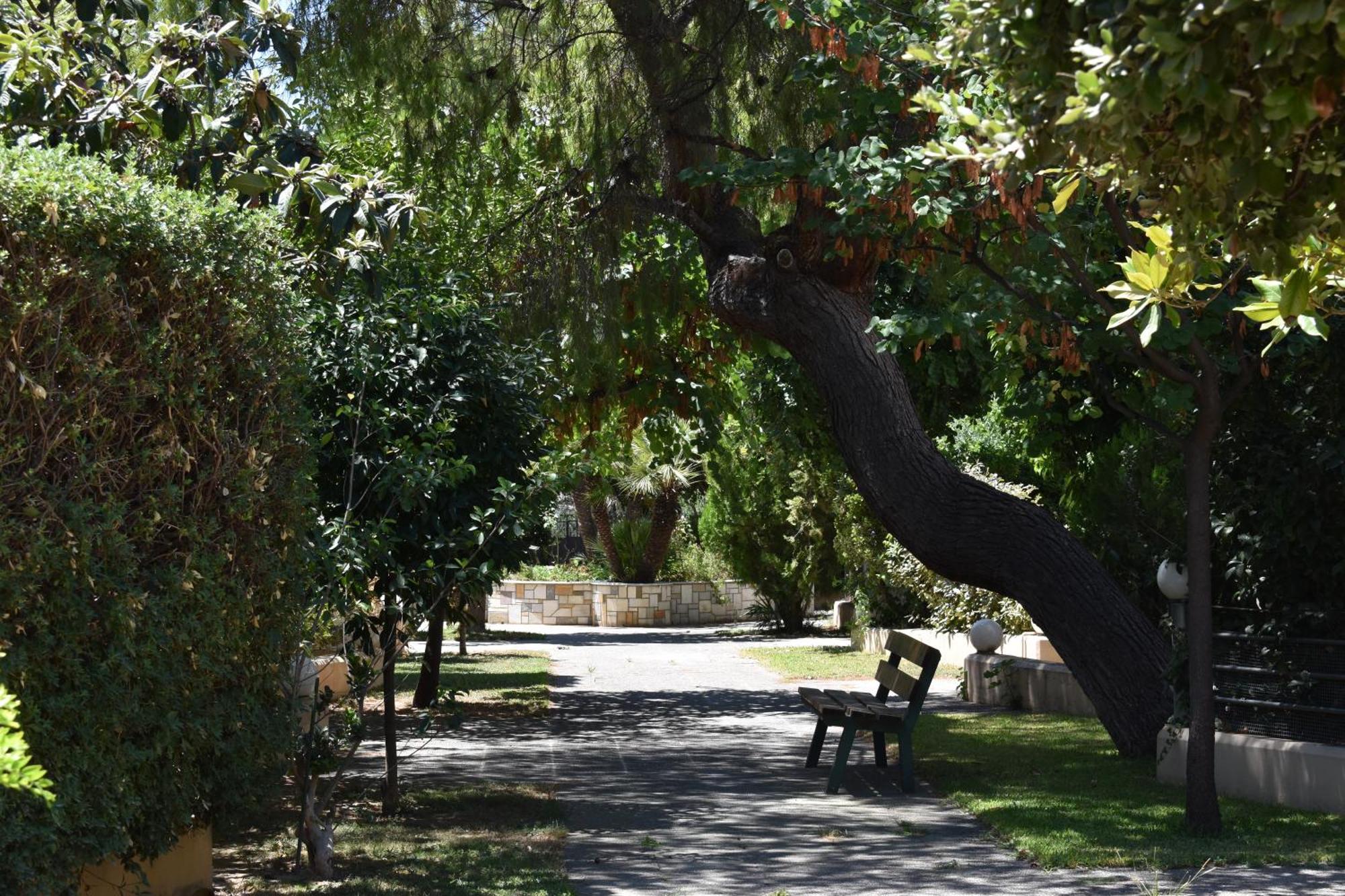 Marousi Escape - 5 Mins Walking Away From Train - Metro * Athens
