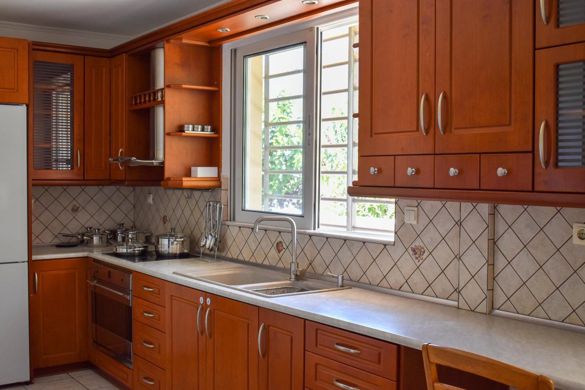 Marousi Escape - 5 Mins Walking Away From Train - Metro Villa