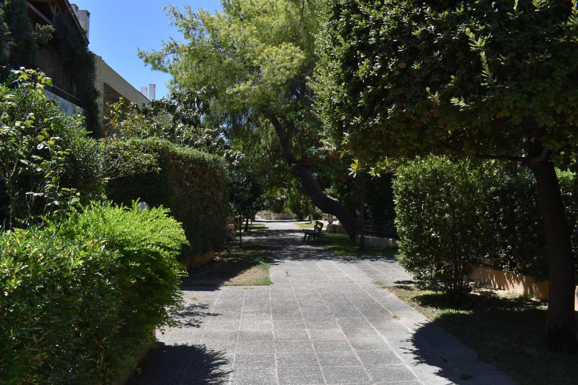 Marousi Escape - 5 Mins Walking Away From Train - Metro Villa *