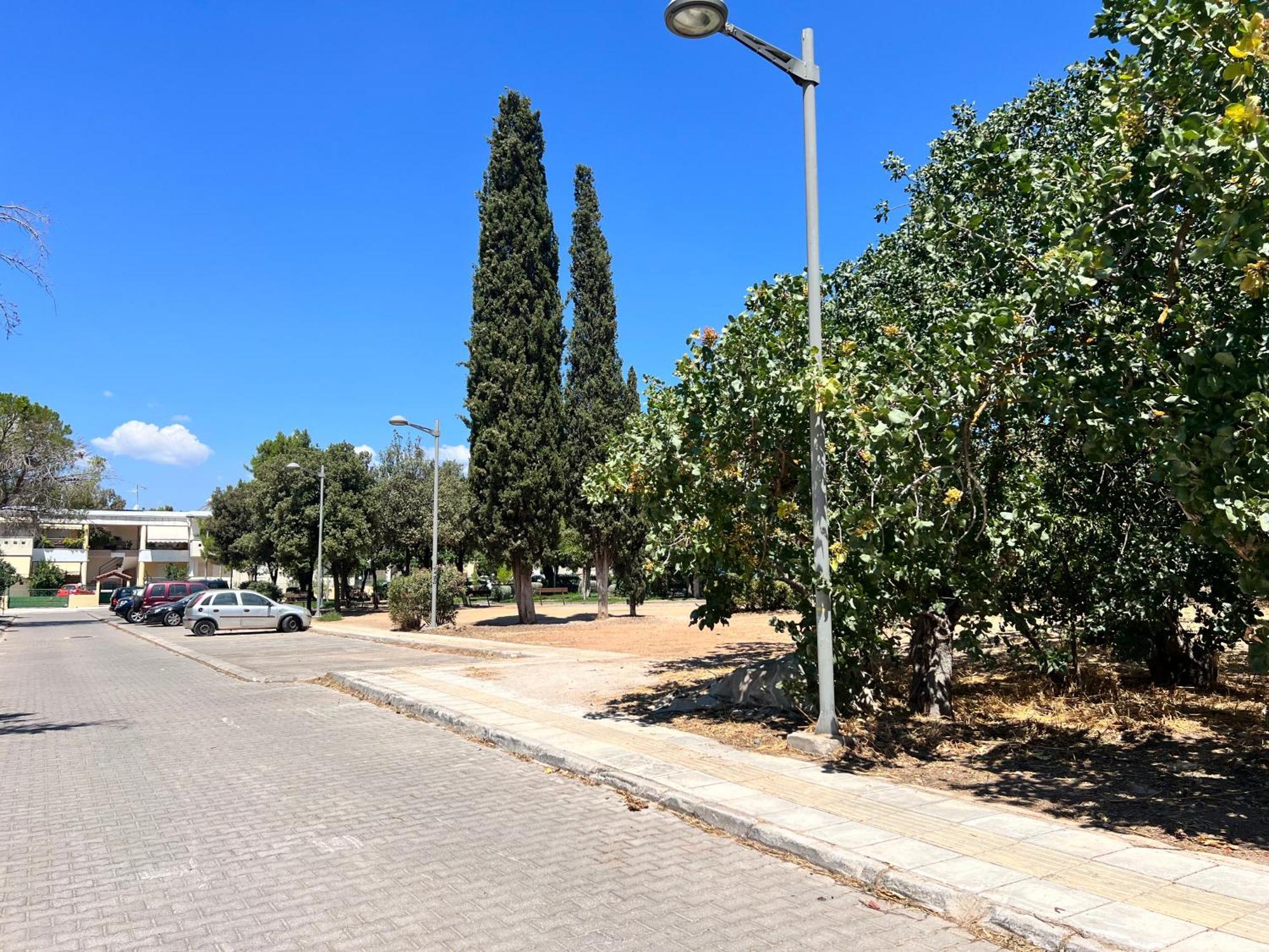Marousi Escape - 5 Mins Walking Away From Train - Metro