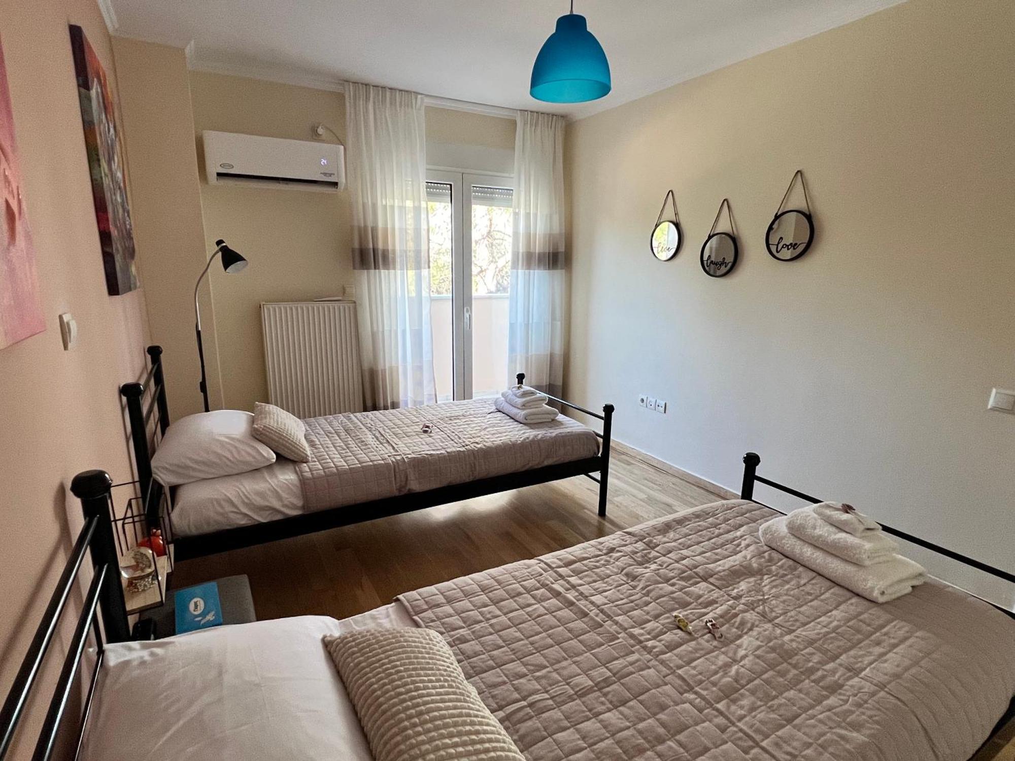 Marousi Escape - 5 Mins Walking Away From Train - Metro Villa Athens