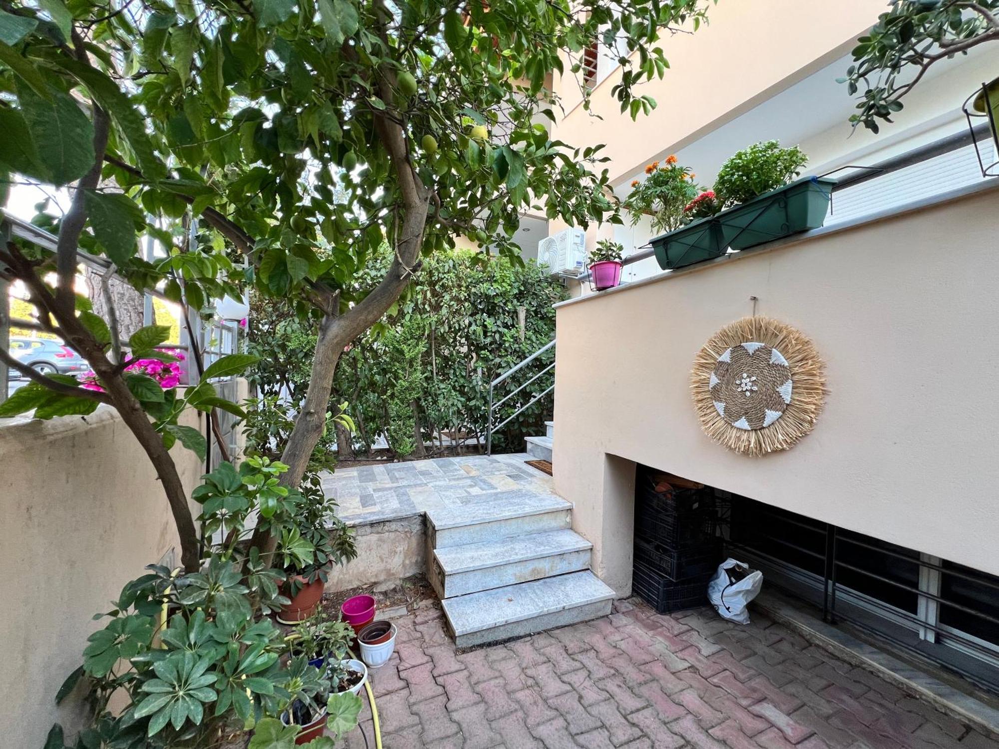 Villa Marousi Escape - 5 Mins Walking Away From Train - Metro