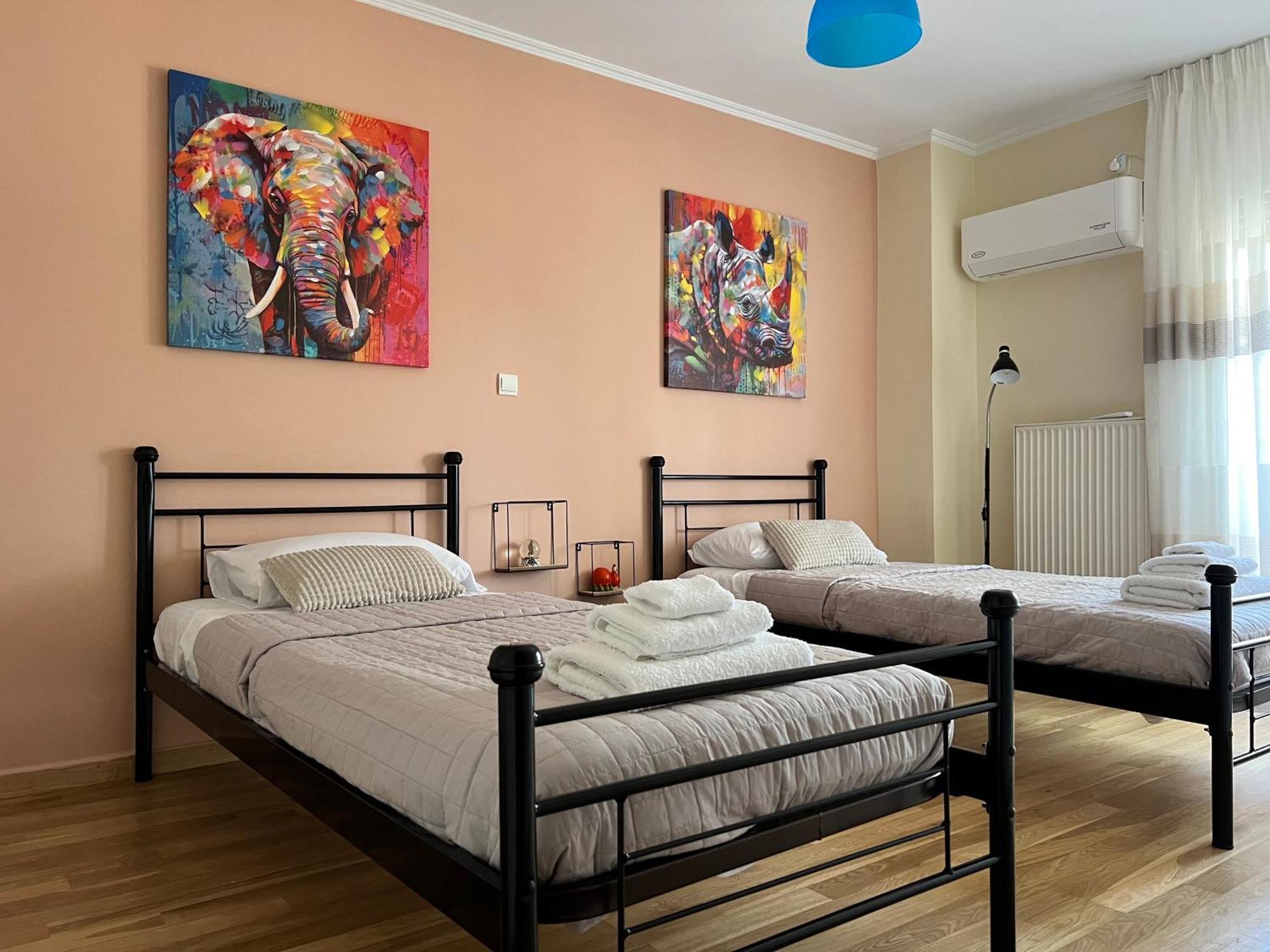 Marousi Escape - 5 Mins Walking Away From Train - Metro Villa