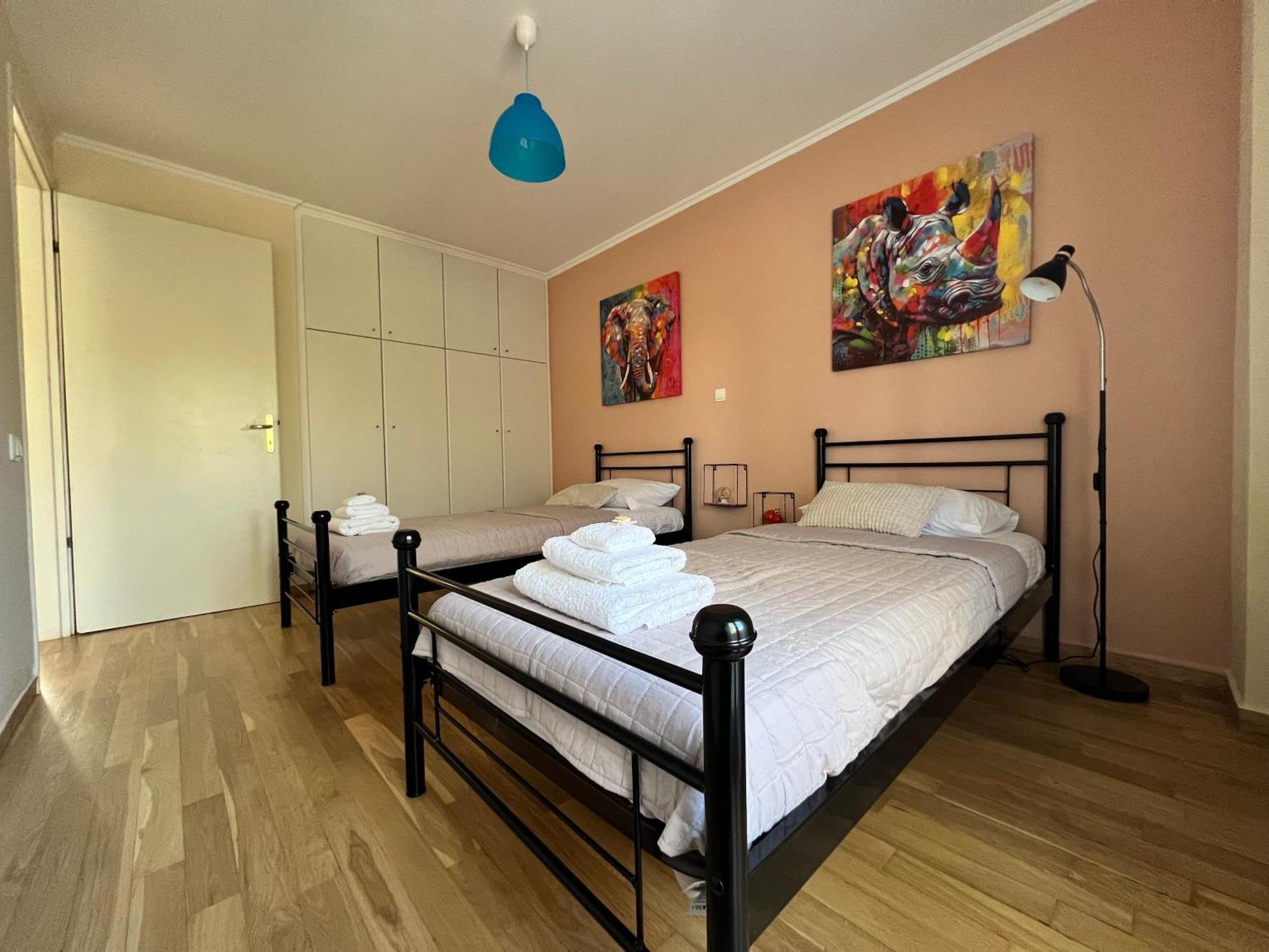 Marousi Escape - 5 Mins Walking Away From Train - Metro Villa *