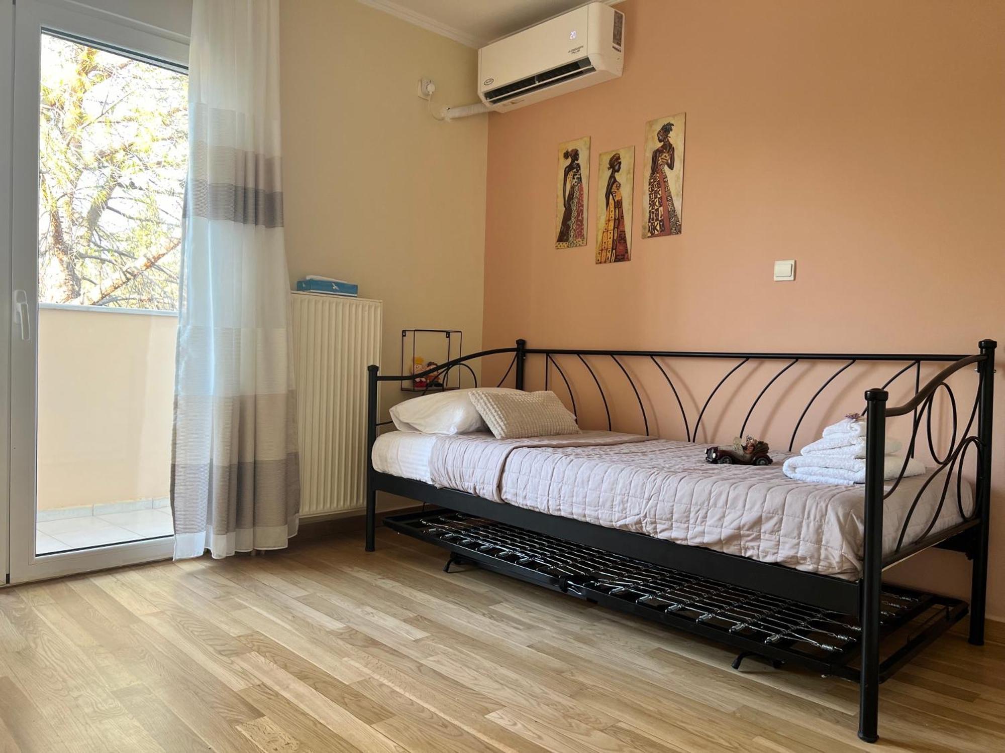 Marousi Escape - 5 Mins Walking Away From Train - Metro Athens