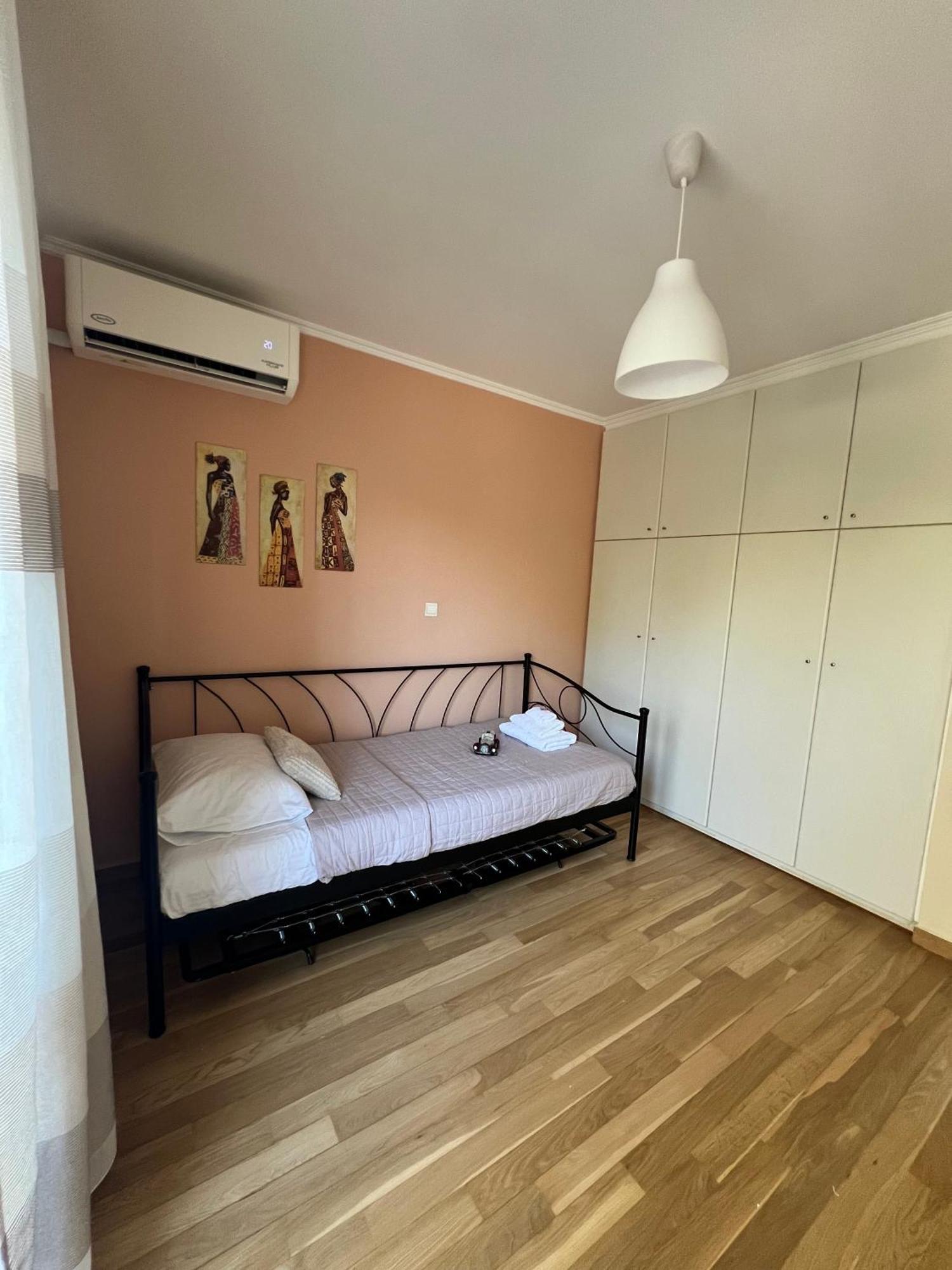 Villa Marousi Escape - 5 Mins Walking Away From Train - Metro Athens