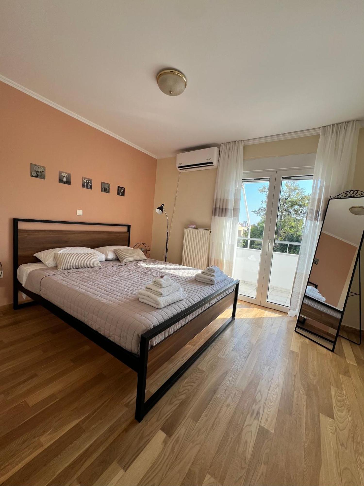 Marousi Escape - 5 Mins Walking Away From Train - Metro *